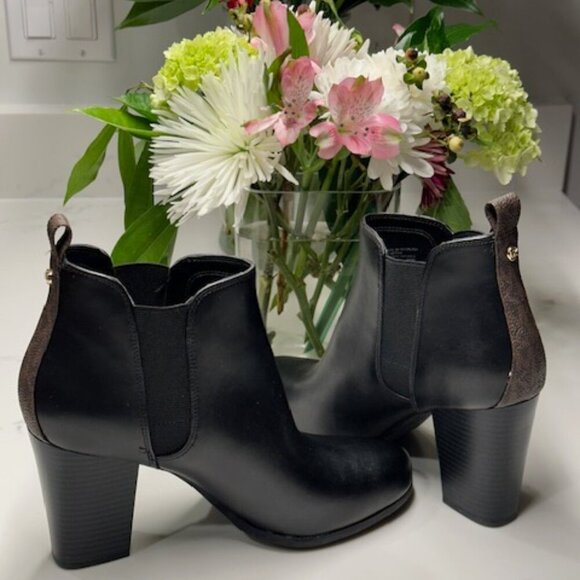 New Michael Kors Women's Black Evaline Heeled Ankle Bootie Size 9.0 NWOT - Picture 1 of 9